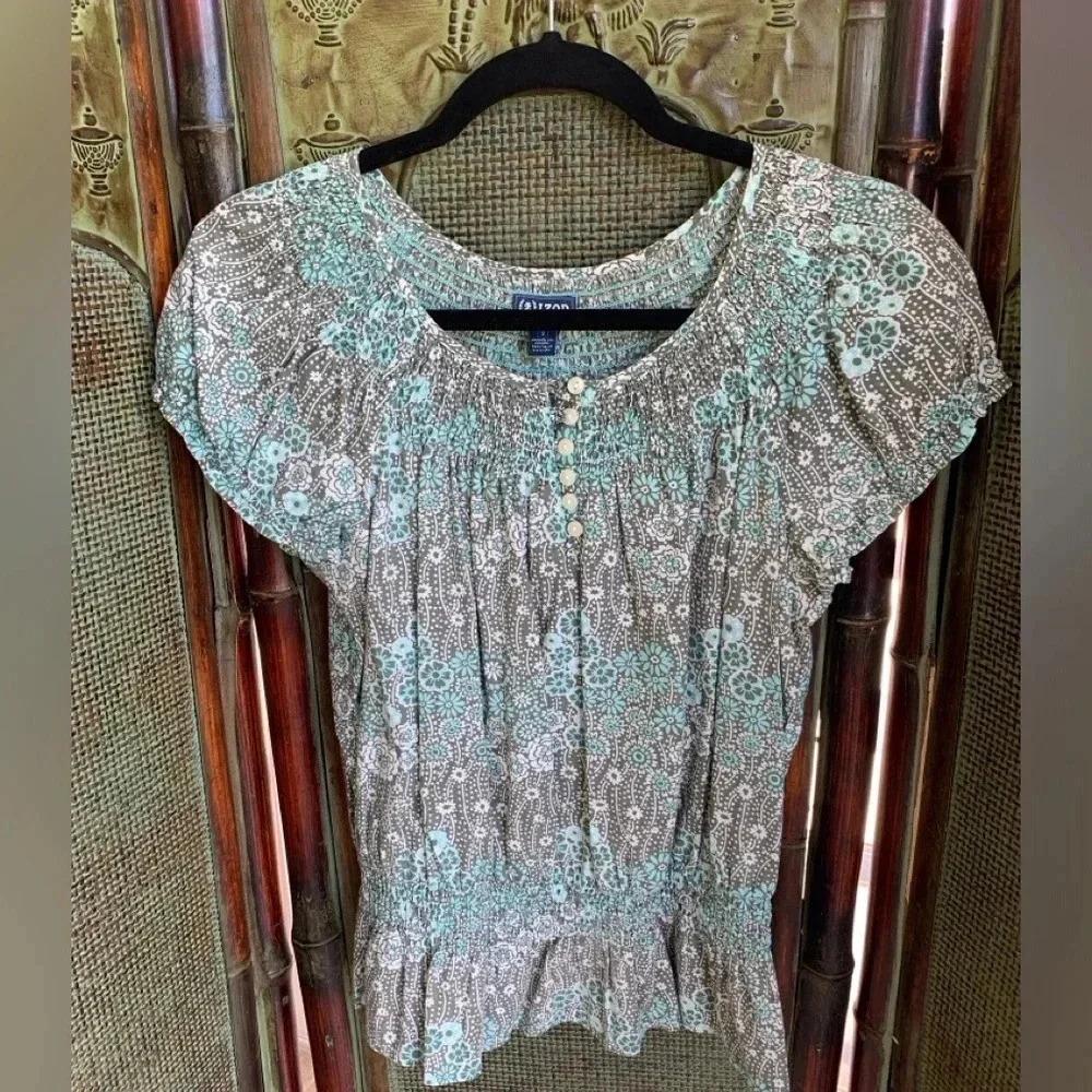 IZOD WOMENS FLORAL SHORT SLEEVE SCOOP NECK BLOUSE‎ BUTTON ACCENT 100% COTTON
SM